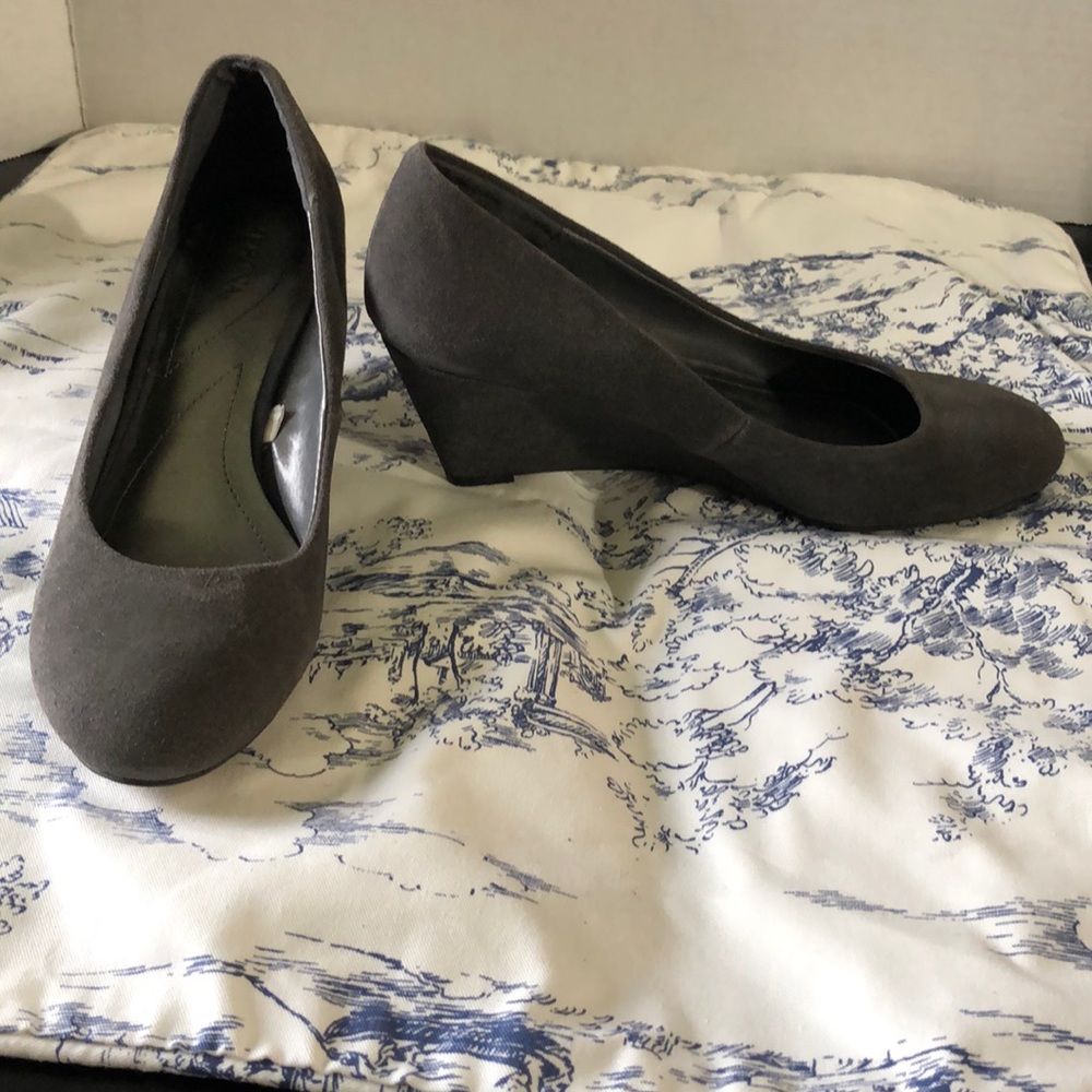 Merona Grey suede wedges